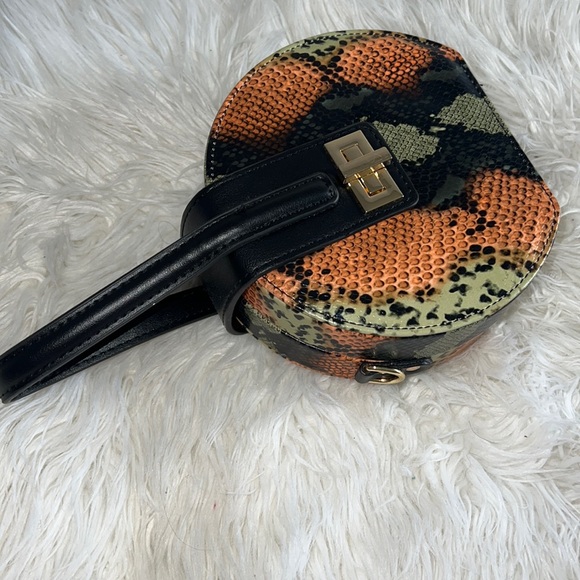 Beautiful colorful Shape box purse - Picture 2 of 4